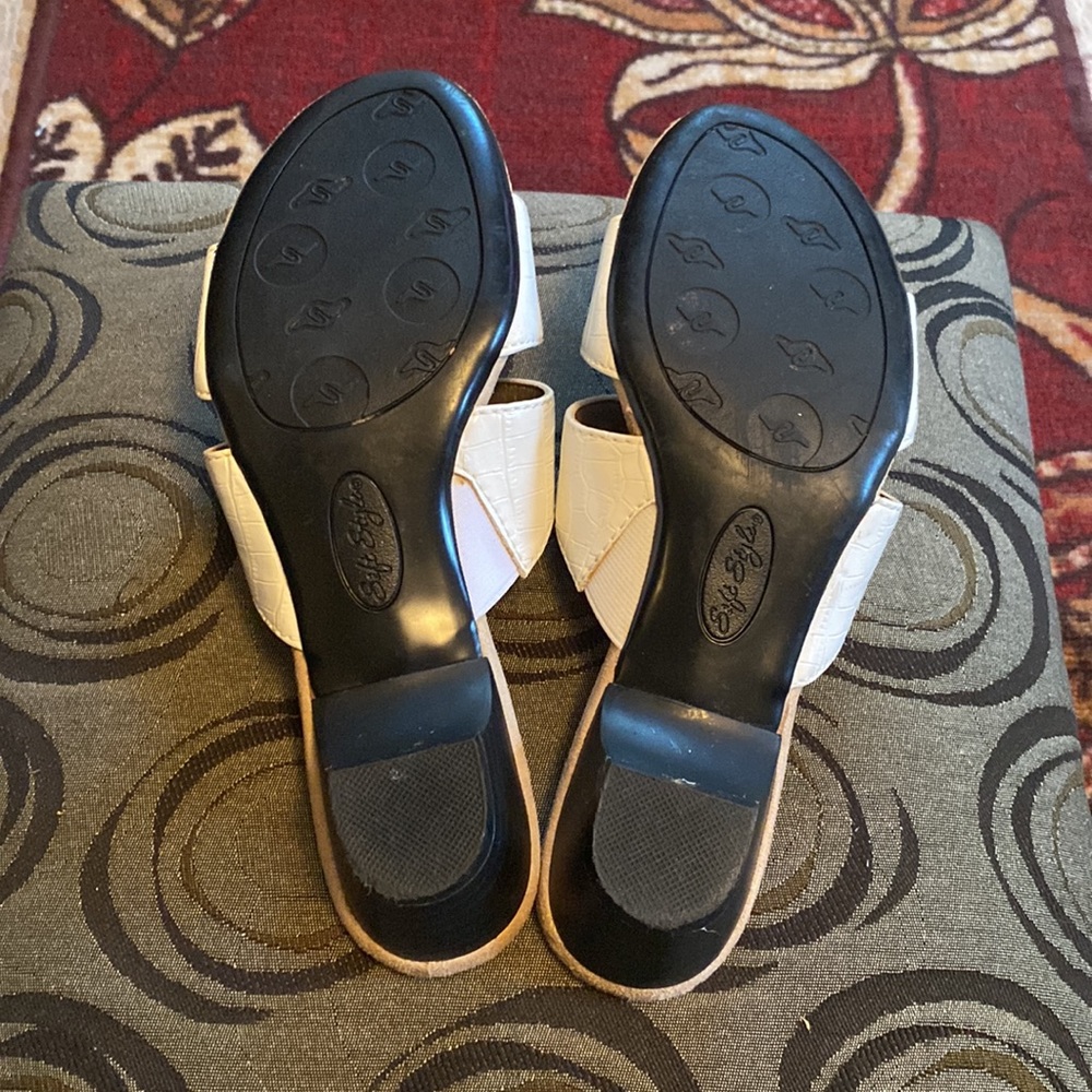 Shoes - Picture 5 of 6